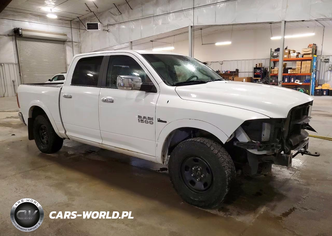 2015 Ram 1500 Laramie VIN:1C6RR7NT8FS739310 - 4
