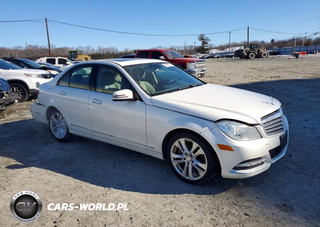 2012 Mercedes-Benz C 300 4Matic VIN:WDDGF8BB1CA601741 - 4