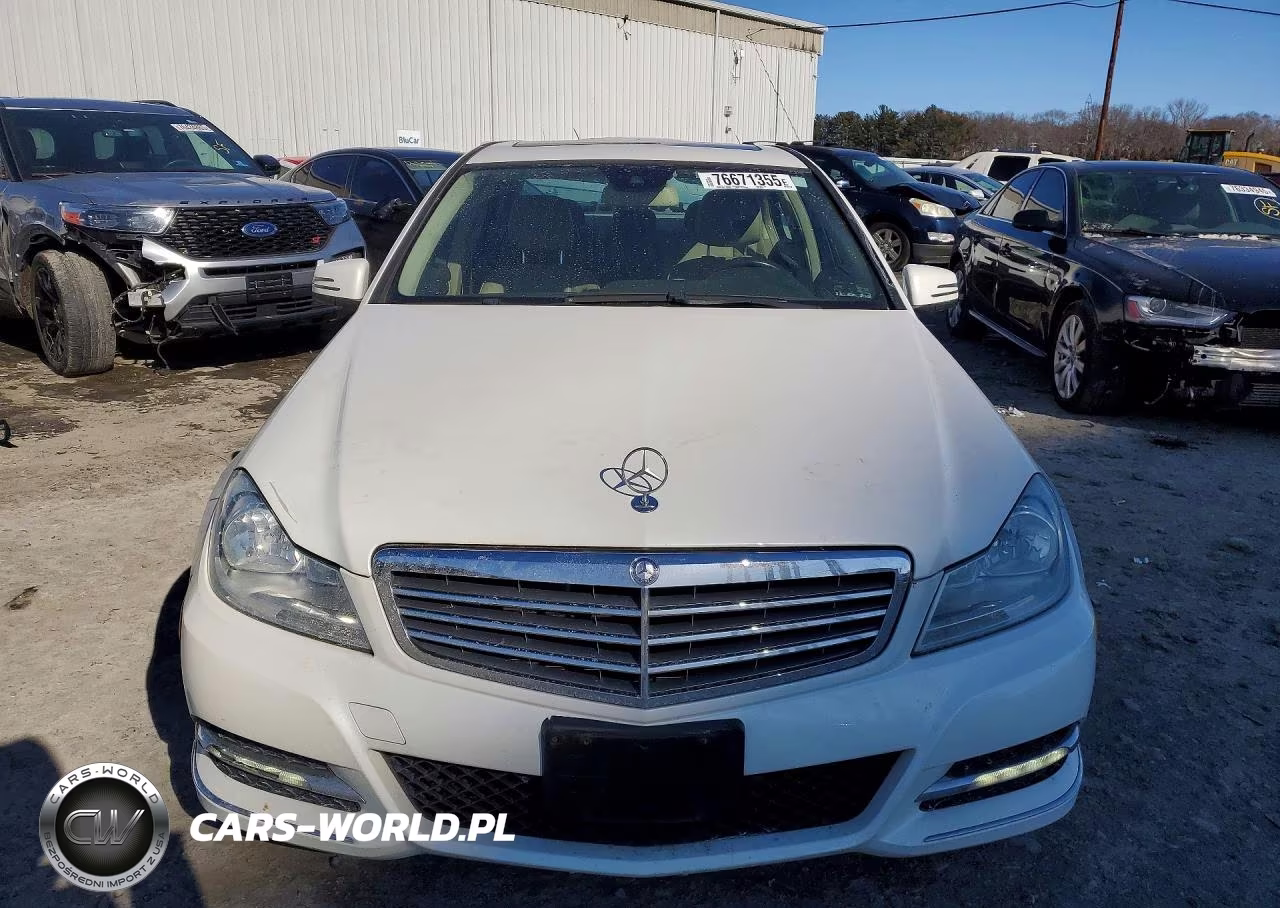 2012 Mercedes-Benz C 300 4Matic VIN:WDDGF8BB1CA601741 - 5