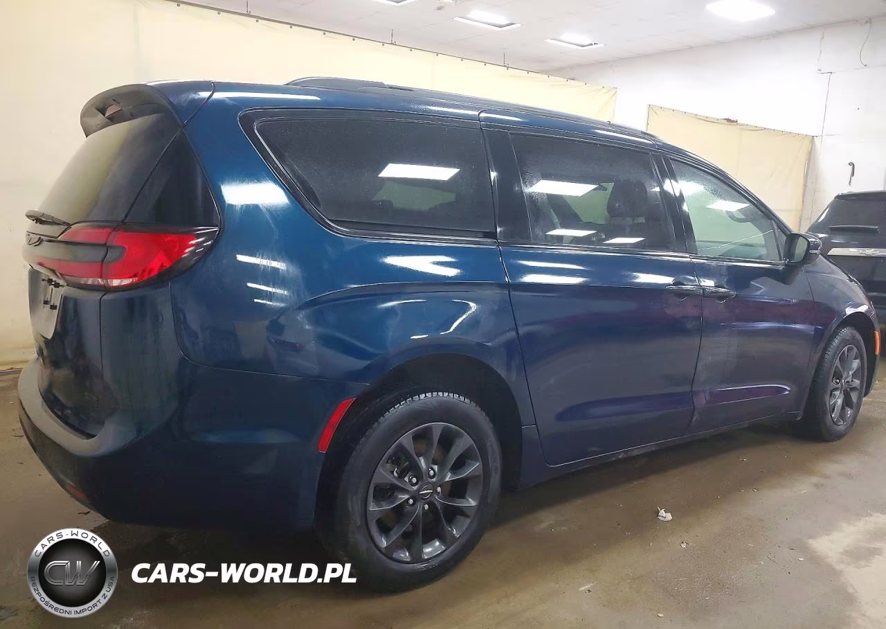 2021 Chrysler Pacifica Touring L VIN:2C4RC3BG6MR606568 - 3