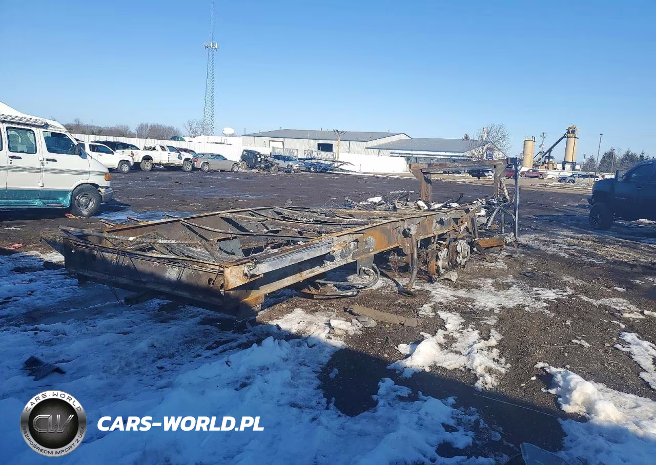 2018 Dutchman Montana VIN:4YDF38525KA740678 - 4