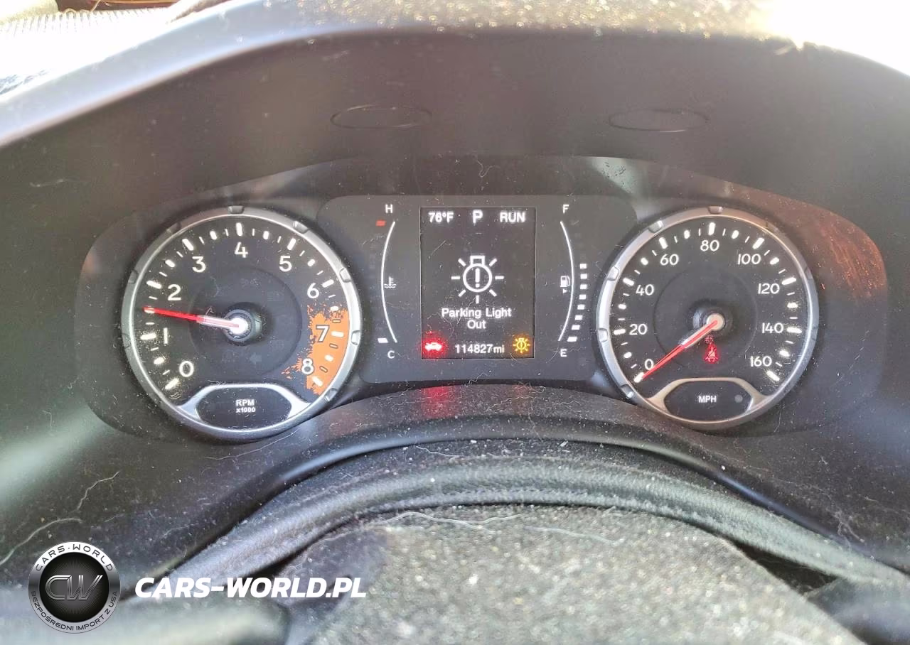 2018 Jeep Renegade Latitude VIN:ZACCJBBB8JPH67627 - 9