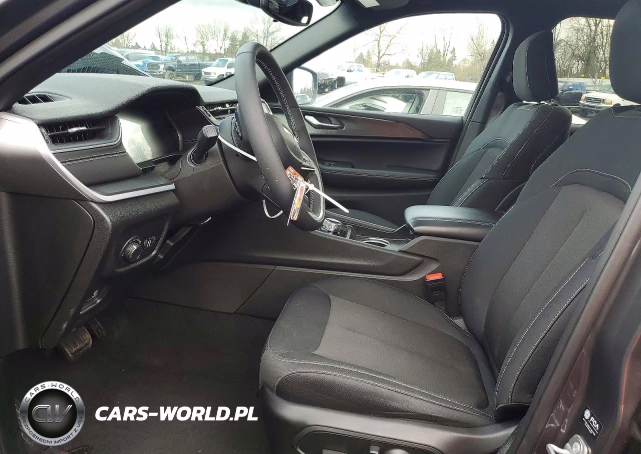 2025 Jeep Grand Cherokee Laredo VIN:1C4RJHAG4SC265844 - 7