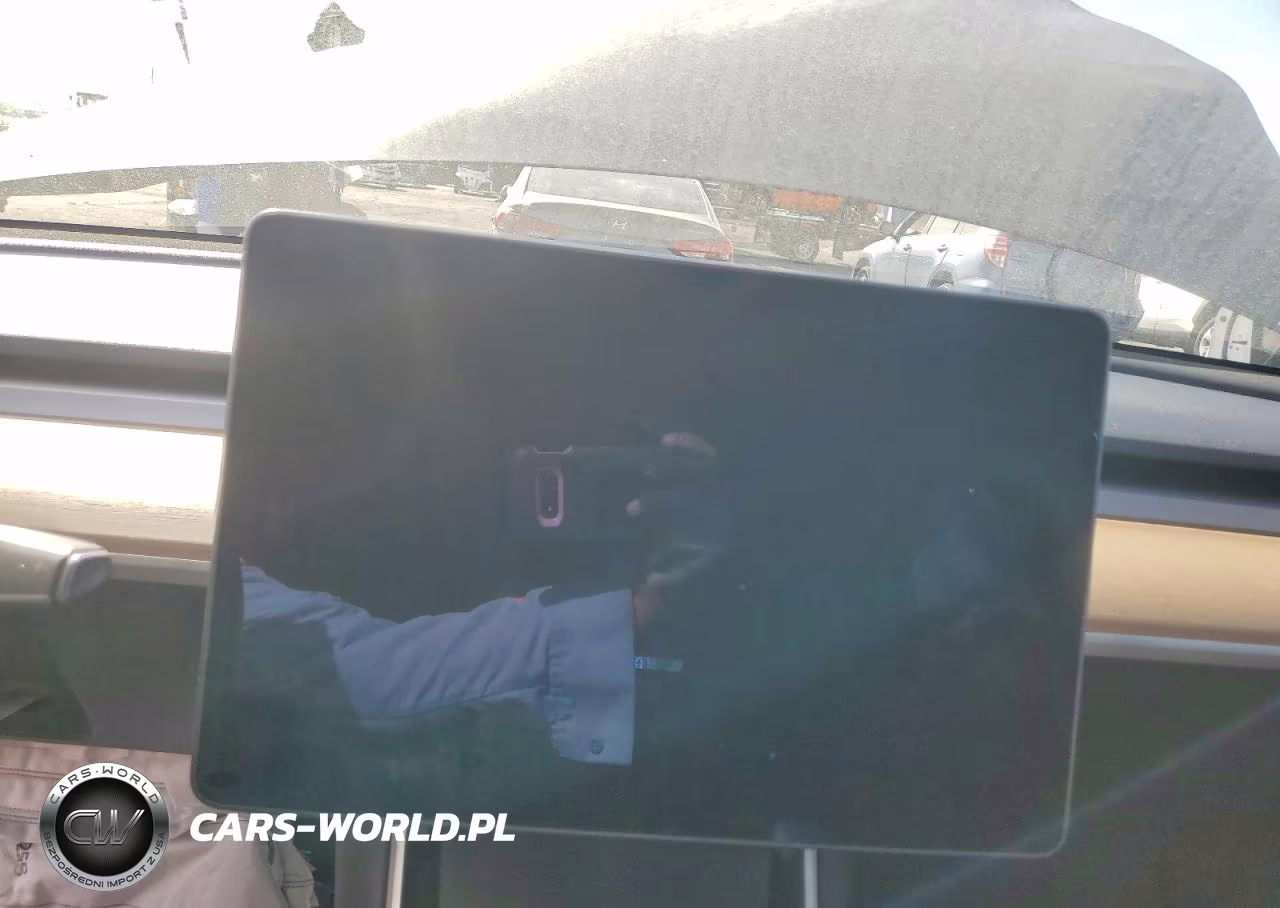 2020 Tesla Model Y VIN:5YJYGDEF0LF001481 - 9