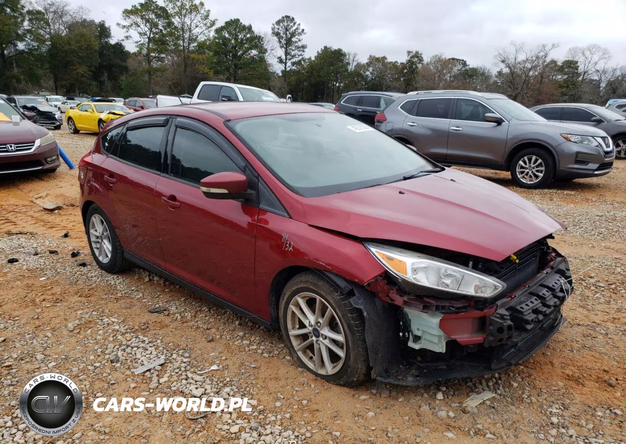 2017 Ford Focus Se VIN:1FADP3K29HL317269 - 4