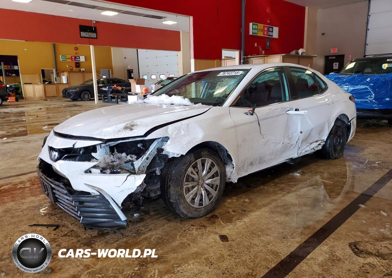 2022 Toyota Camry Hybrid Le – zdjęcie 1 z 13