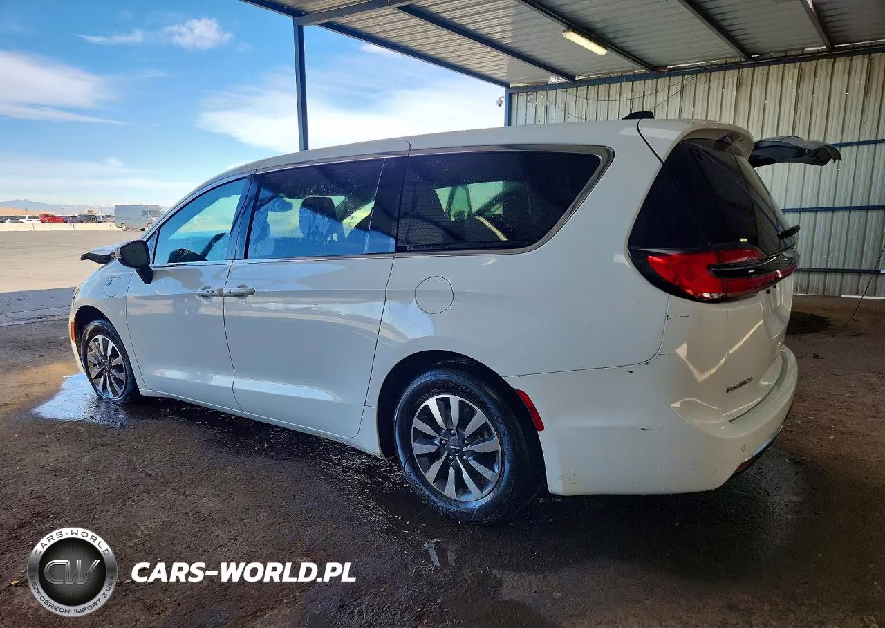 2023 Chrysler Pacifica Hybrid Touring L VIN:2C4RC1L74PR588532 - 2