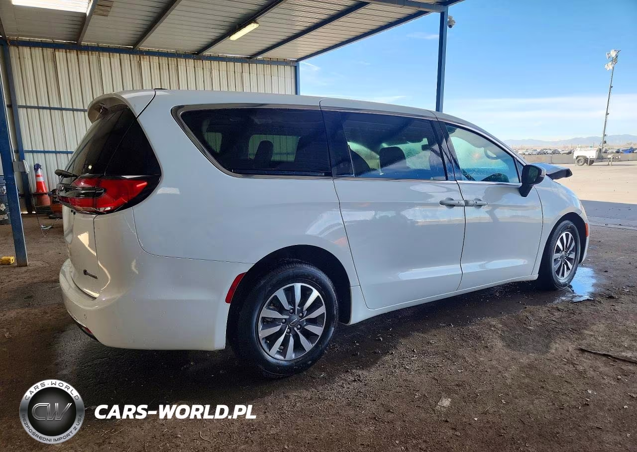 2023 Chrysler Pacifica Hybrid Touring L VIN:2C4RC1L74PR588532 - 3