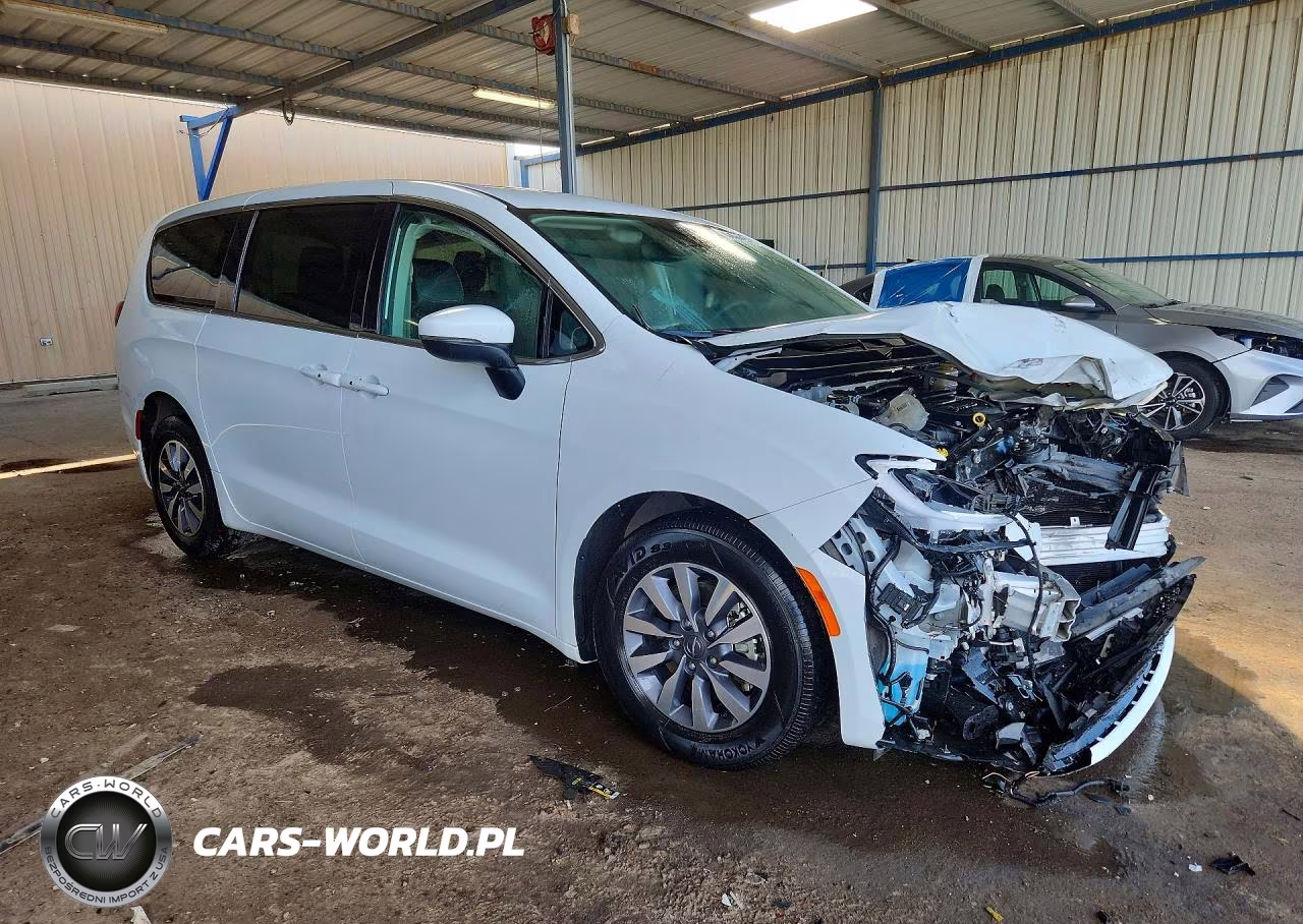 2023 Chrysler Pacifica Hybrid Touring L VIN:2C4RC1L74PR588532 - 4