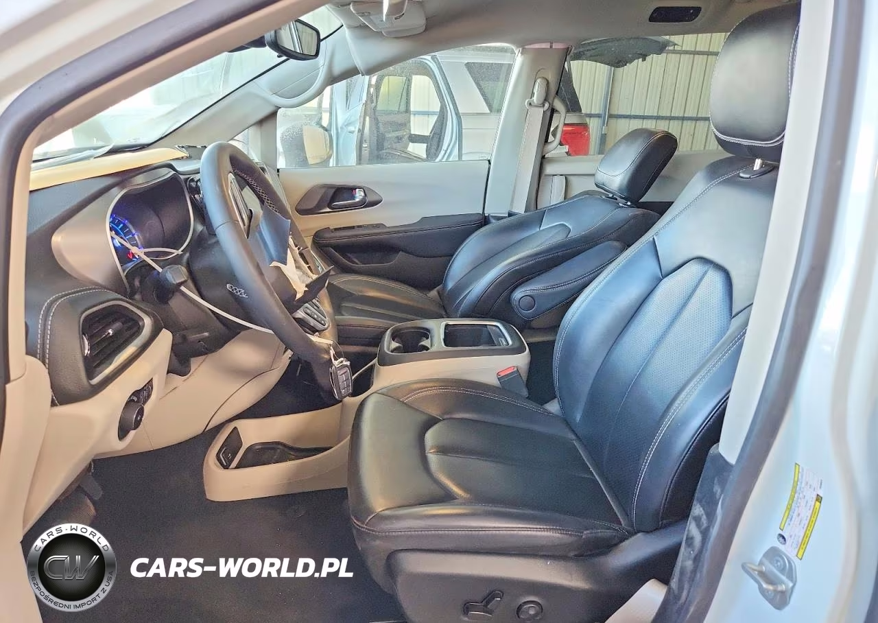 2023 Chrysler Pacifica Hybrid Touring L VIN:2C4RC1L74PR588532 - 7
