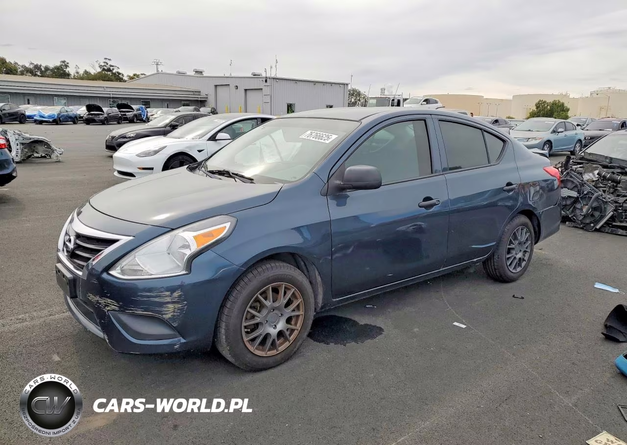 2015 Nissan Versa S – zdjęcie 1 z 12