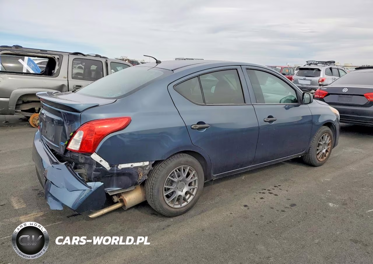 2015 Nissan Versa S VIN:3N1CN7AP3FL833597 - 3
