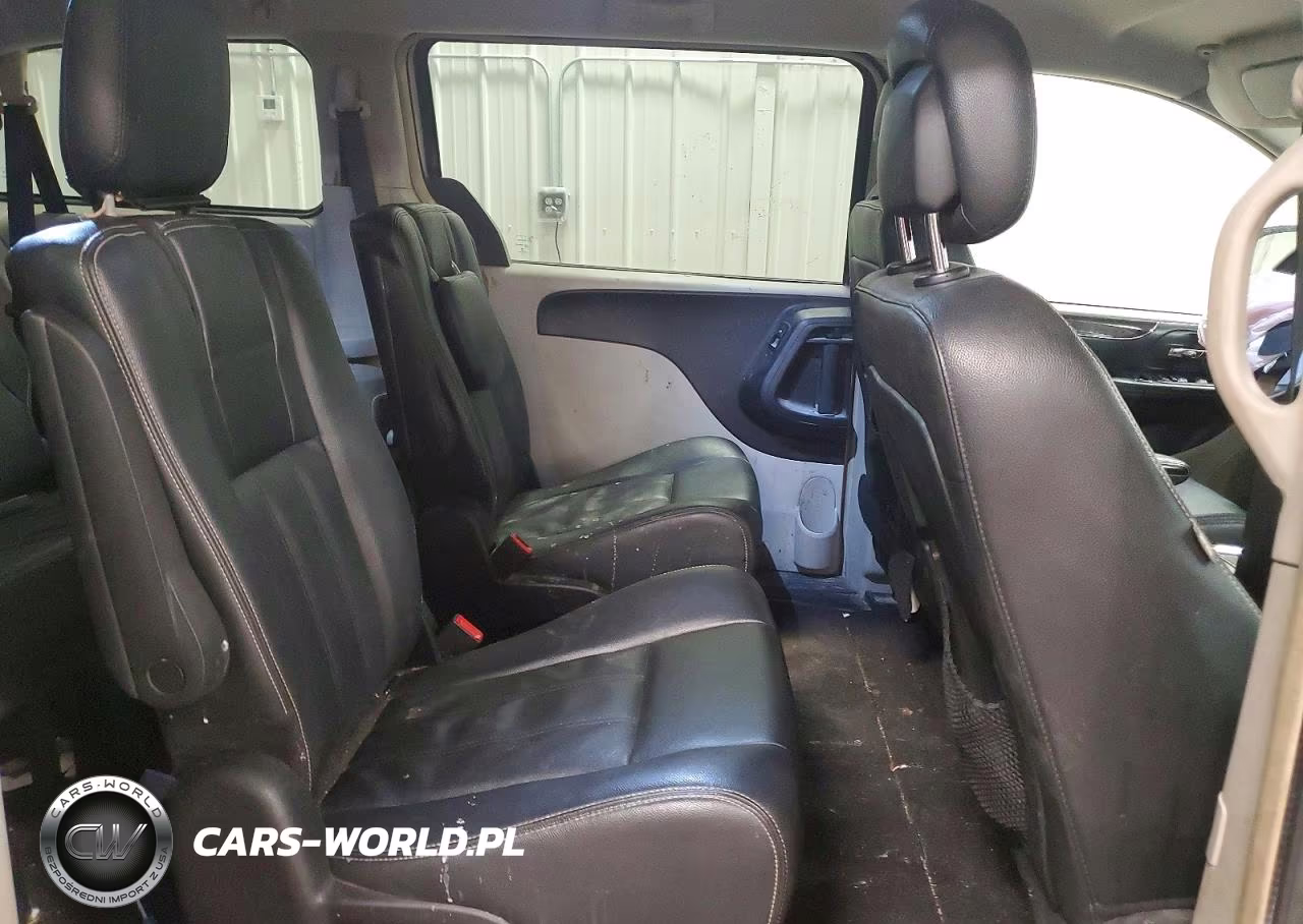 2016 Chrysler Town & Country Touring VIN:2C4RC1BG9GR174194 - 11