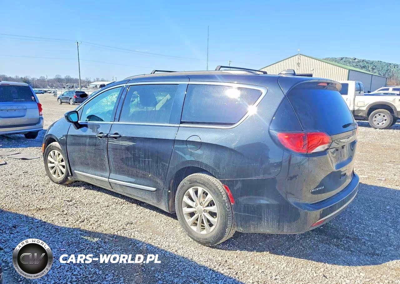 2017 Chrysler Pacifica Touring L VIN:2C4RC1BG5HR739008 - 2