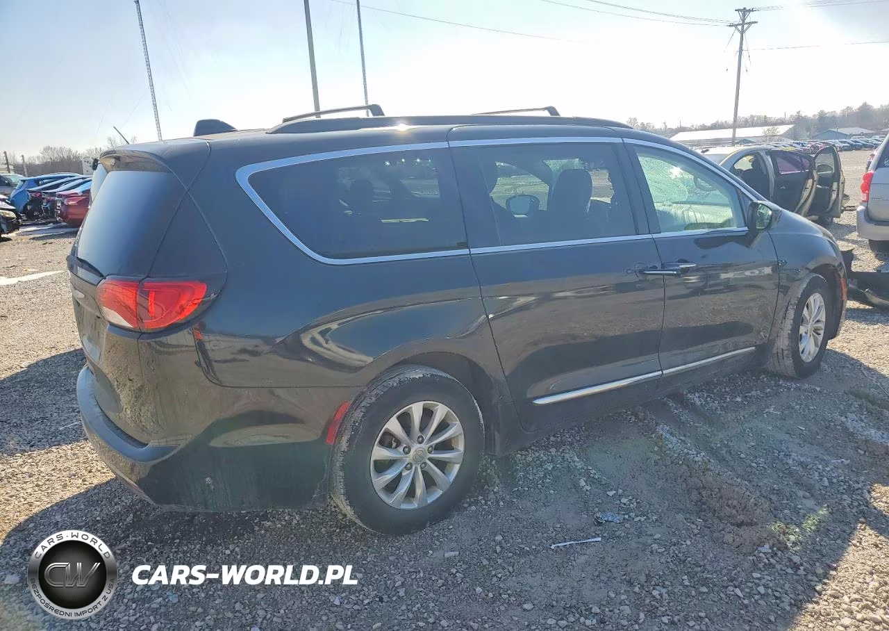 2017 Chrysler Pacifica Touring L VIN:2C4RC1BG5HR739008 - 3