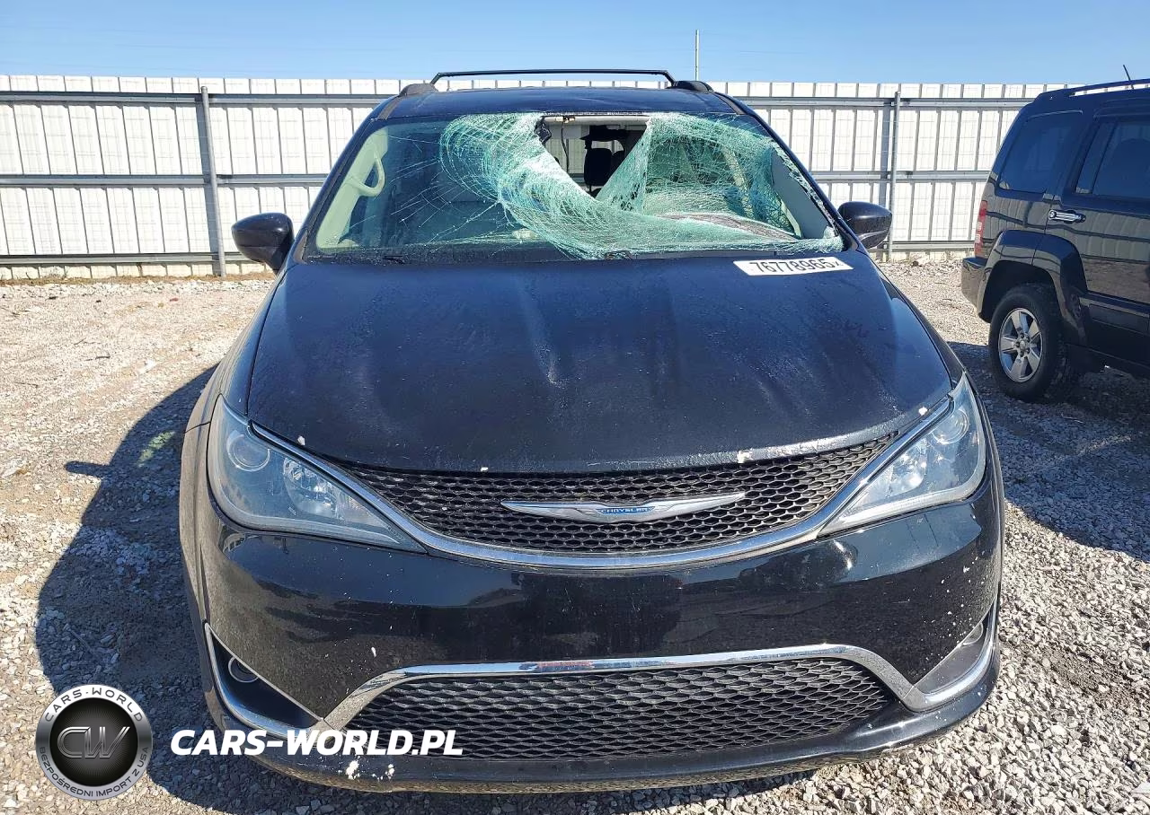 2017 Chrysler Pacifica Touring L VIN:2C4RC1BG5HR739008 - 5