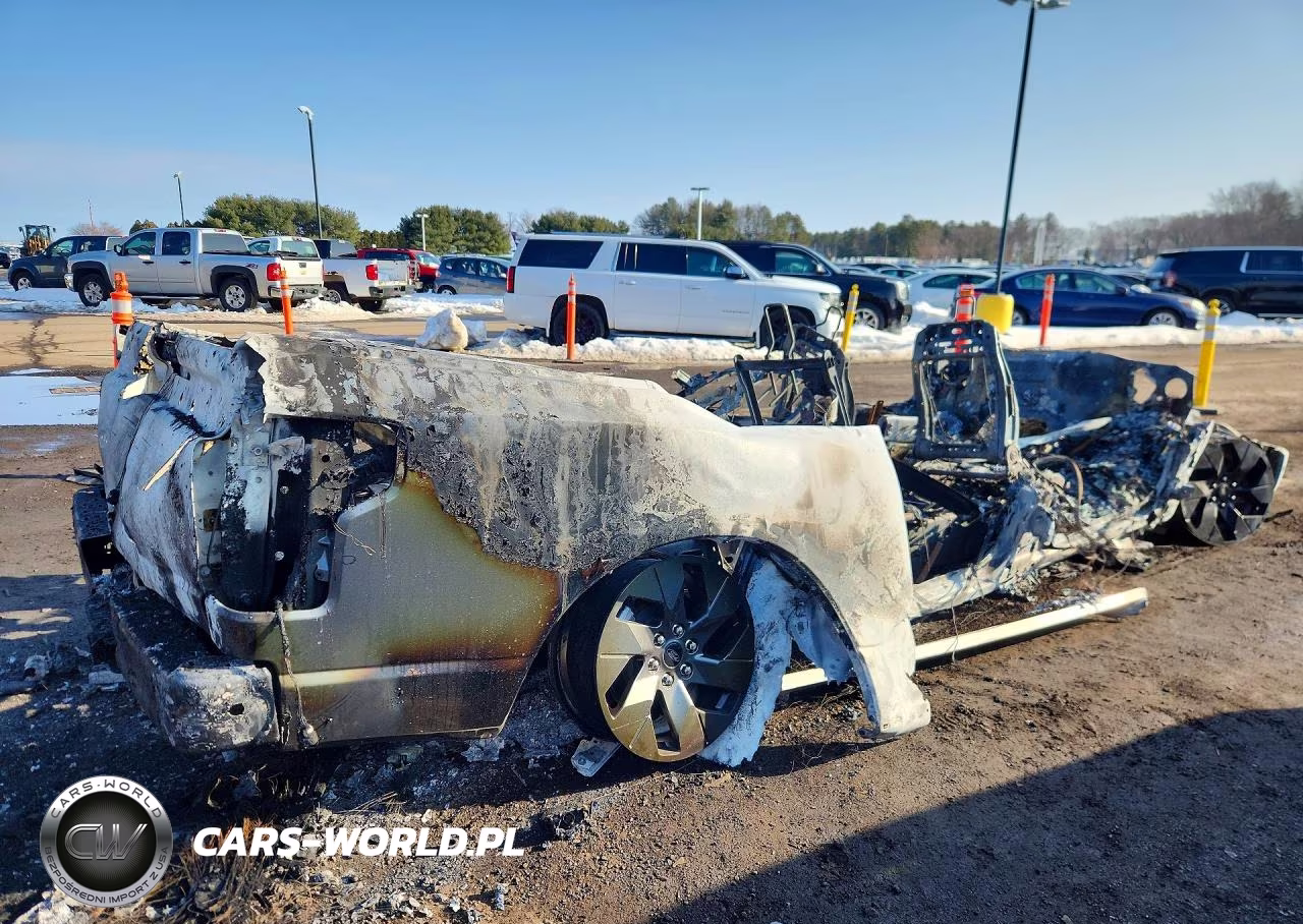 2023 Ford F150 Lightning Pro VIN:1FT6W1EV9PWG39374 - 3