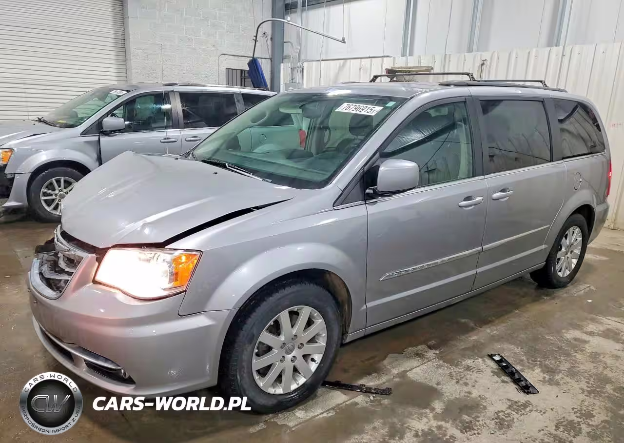 2016 Chrysler Town & Country Touring