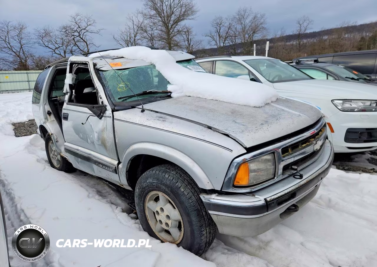 1997 Chevrolet Blazer VIN:1GNDT13W5V2225662 - 4