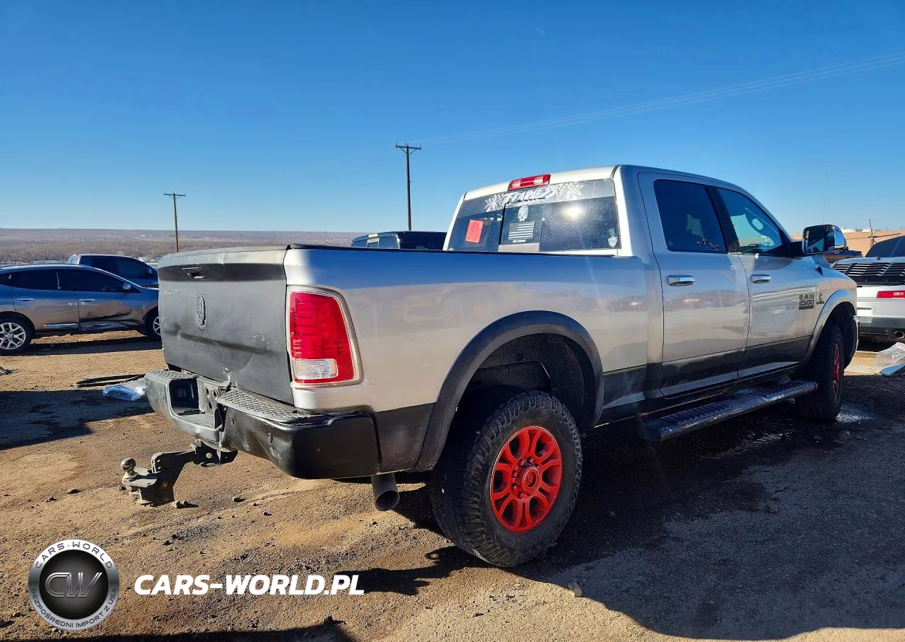 2017 Ram 2500 Laramie VIN:3C6UR5FL8HG755143 - 3