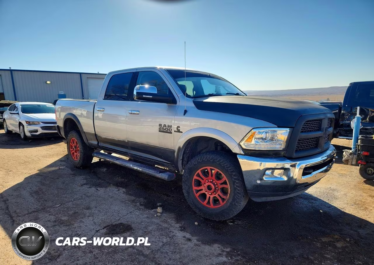 2017 Ram 2500 Laramie VIN:3C6UR5FL8HG755143 - 4