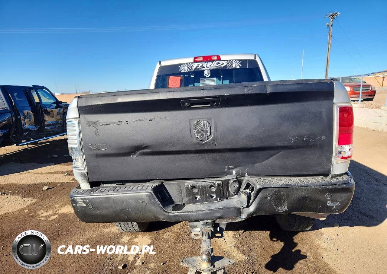 2017 Ram 2500 Laramie VIN:3C6UR5FL8HG755143 - 6