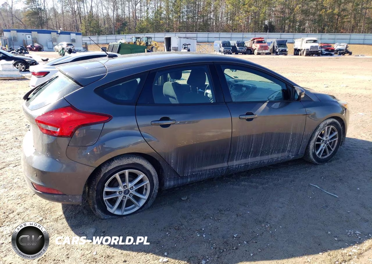 2015 Ford Focus Se VIN:1FADP3K22FL351468 - 3