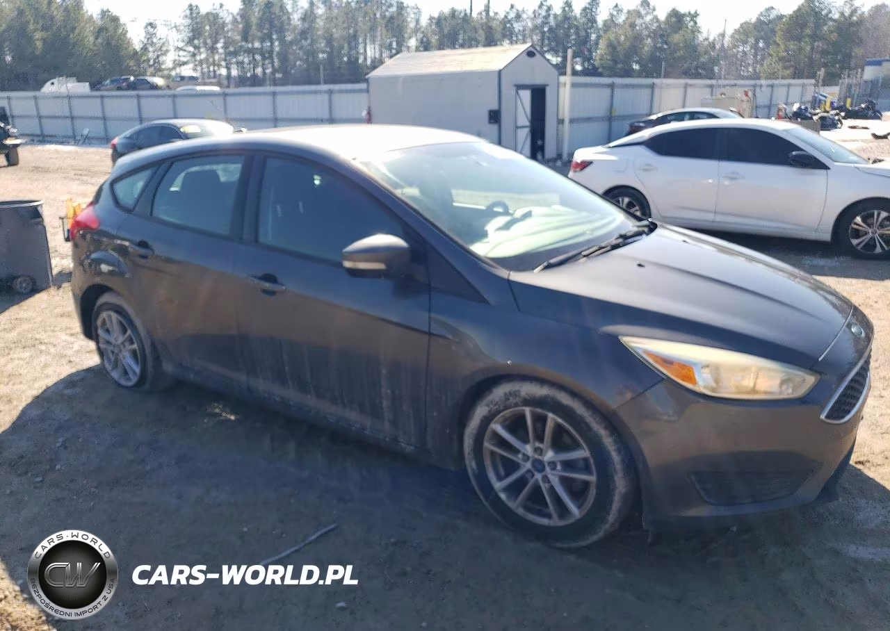 2015 Ford Focus Se VIN:1FADP3K22FL351468 - 4