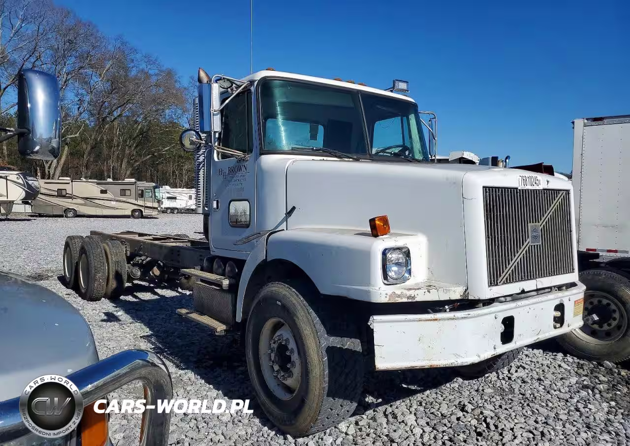 1999 Volvo Convention Truck Cab And Chassis