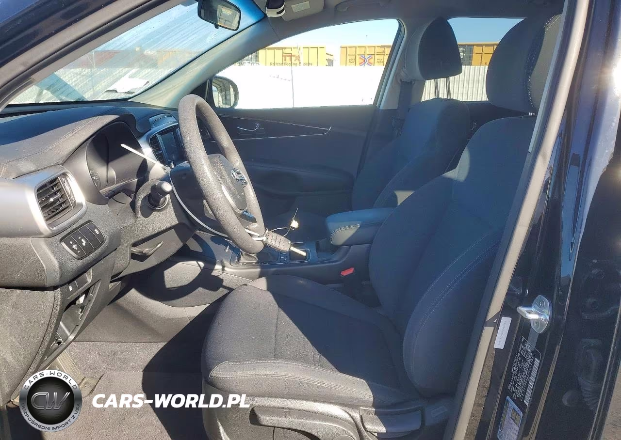 2019 Kia Sorento L VIN:5XYPG4A32KG511653 - 7