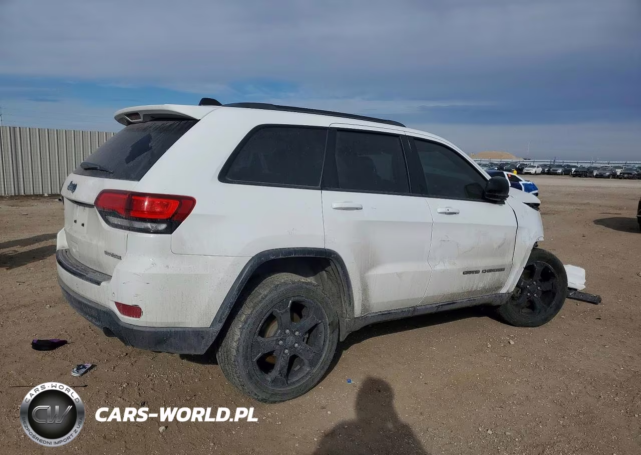 2018 Jeep Grand Cherokee Laredo VIN:1C4RJFAG2JC378517 - 3