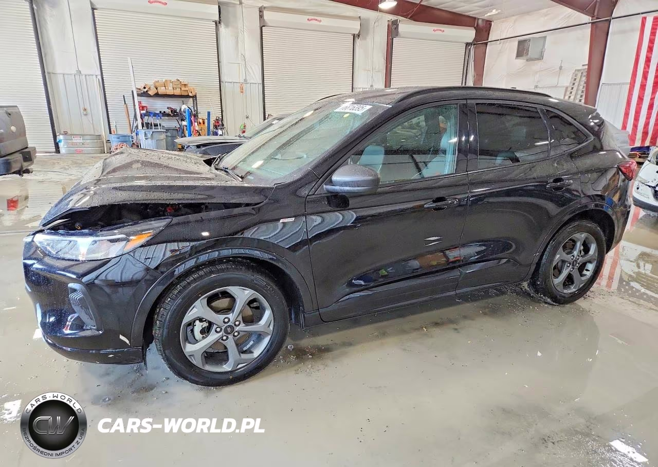 2023 Ford Escape St Line