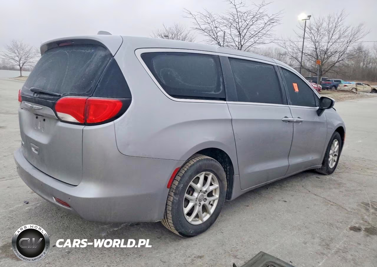 2018 Chrysler Pacifica Lx VIN:2C4RC1CG8JR130452 - 3