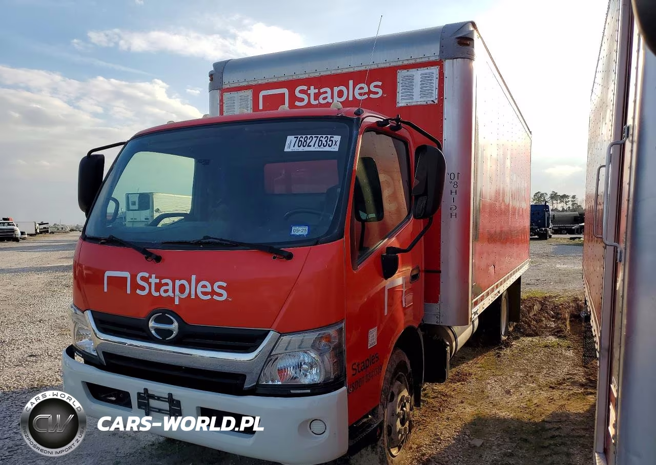 2017 Hino 195 Box Truck