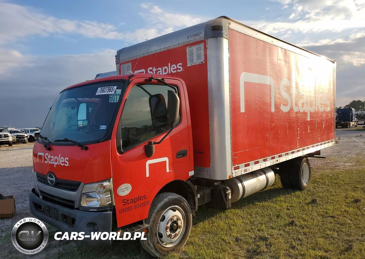 2017 Hino 195 Box Truck