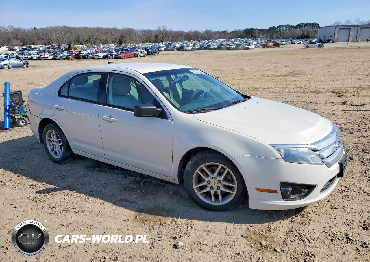 2011 Ford Fusion S VIN:3FAHP0GA3BR293365 - 4