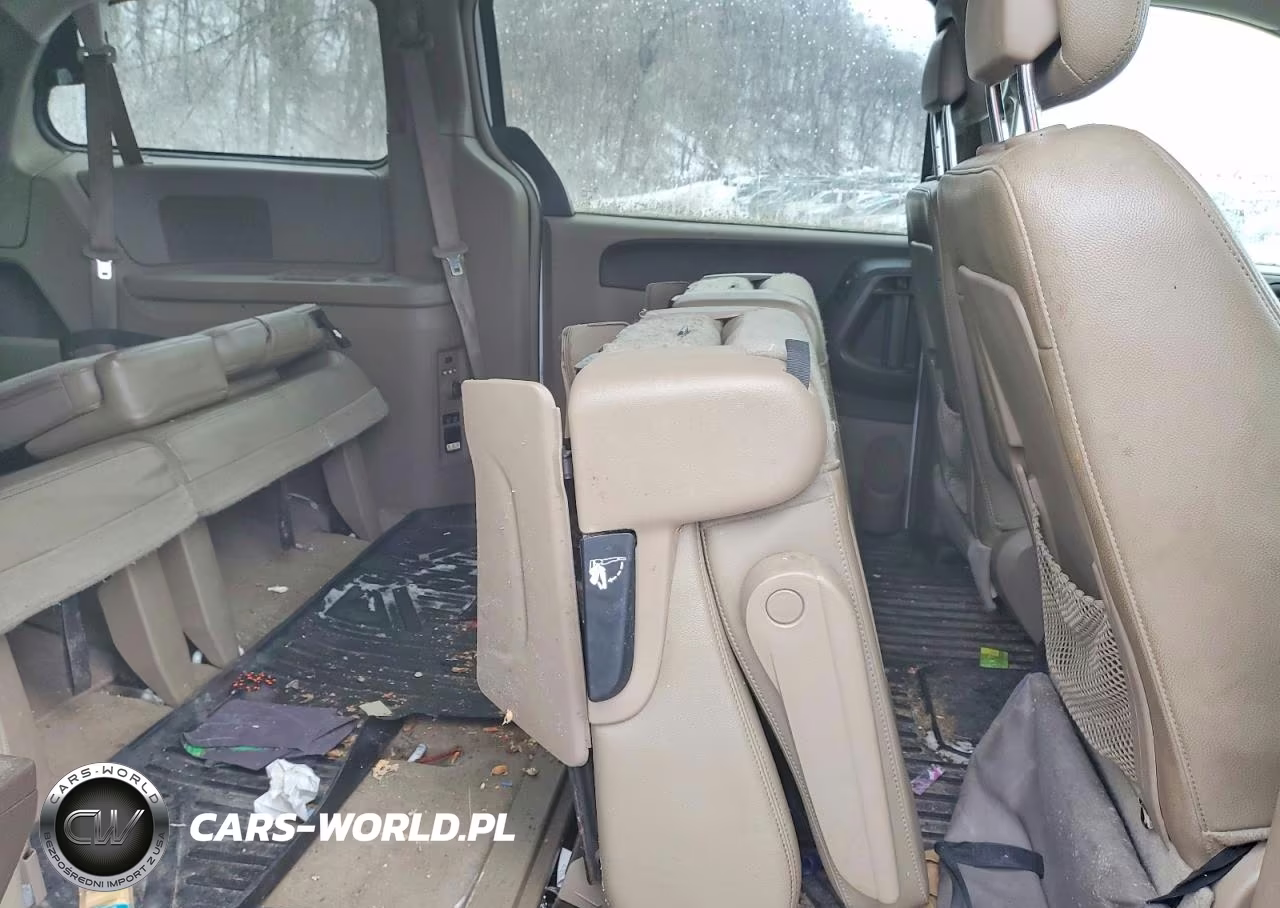 2015 Chrysler Town And Coun VIN:2C4RC1BGXFR538802 - 11