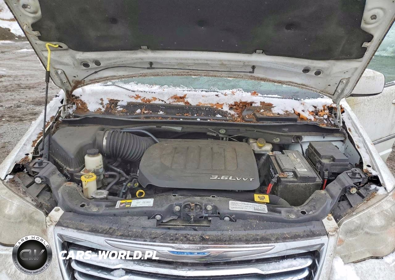 2015 Chrysler Town And Coun VIN:2C4RC1BGXFR538802 - 12