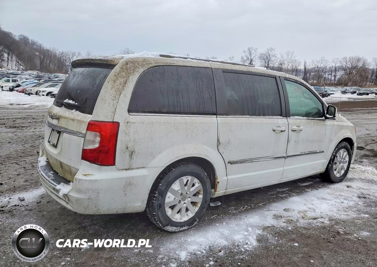 2015 Chrysler Town And Coun VIN:2C4RC1BGXFR538802 - 3