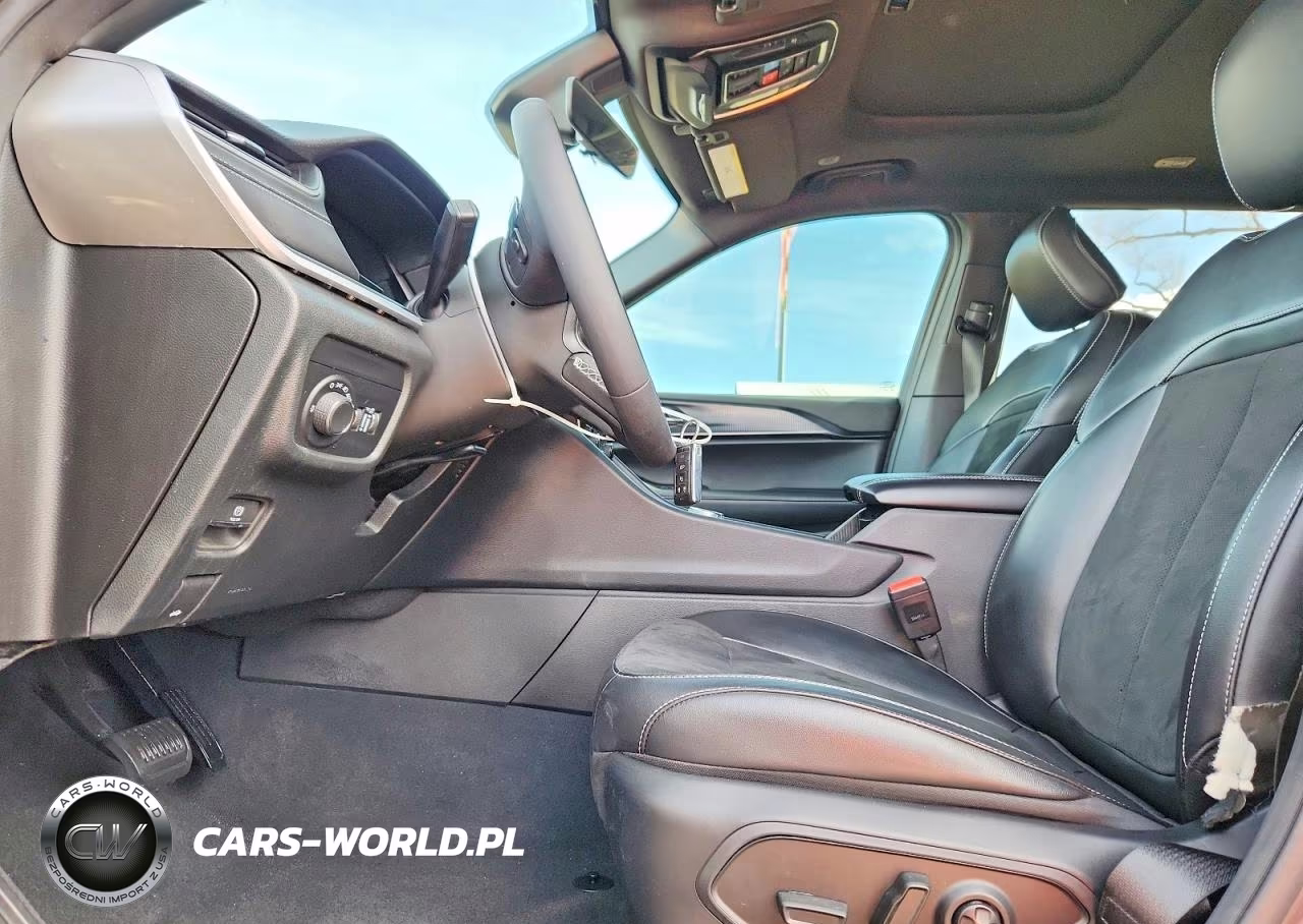 2025 Jeep Grand Cherokee L Laredo VIN:1C4RJKAG6S8695245 - 7
