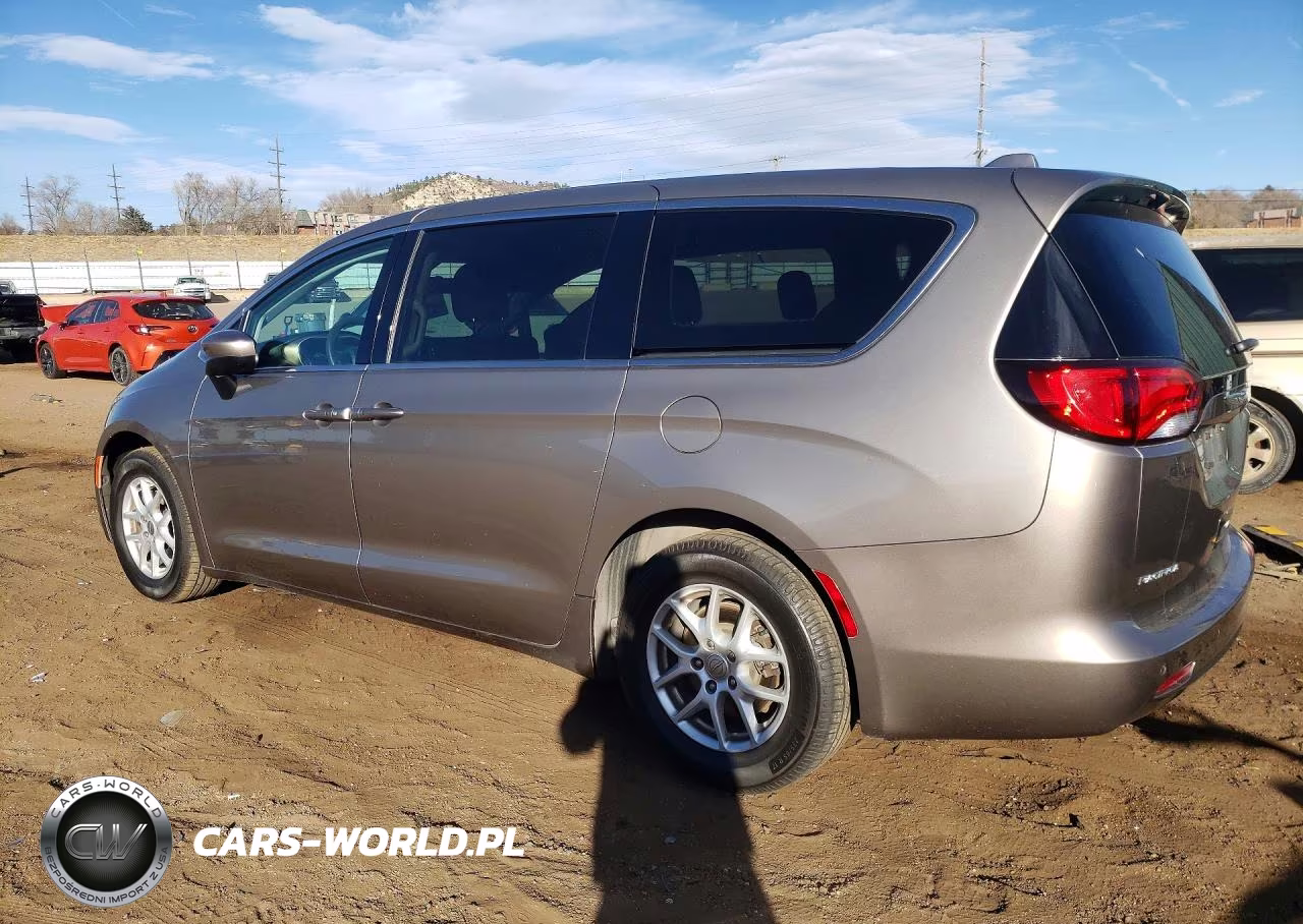 2017 Chrysler Pacifica Touring VIN:2C4RC1DG1HR832749 - 2