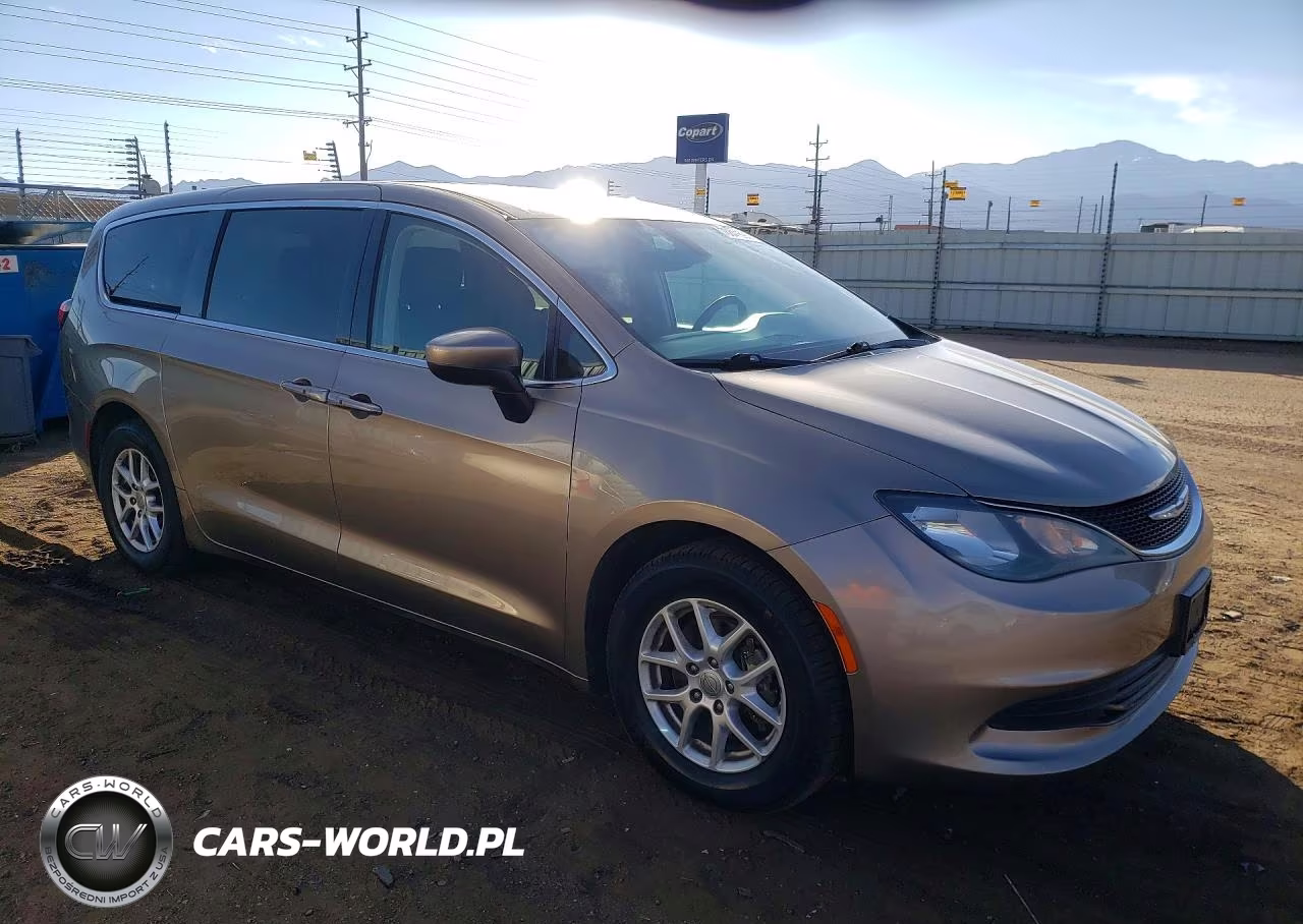 2017 Chrysler Pacifica Touring VIN:2C4RC1DG1HR832749 - 4
