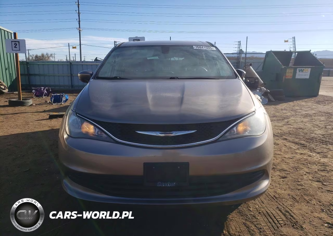 2017 Chrysler Pacifica Touring VIN:2C4RC1DG1HR832749 - 5