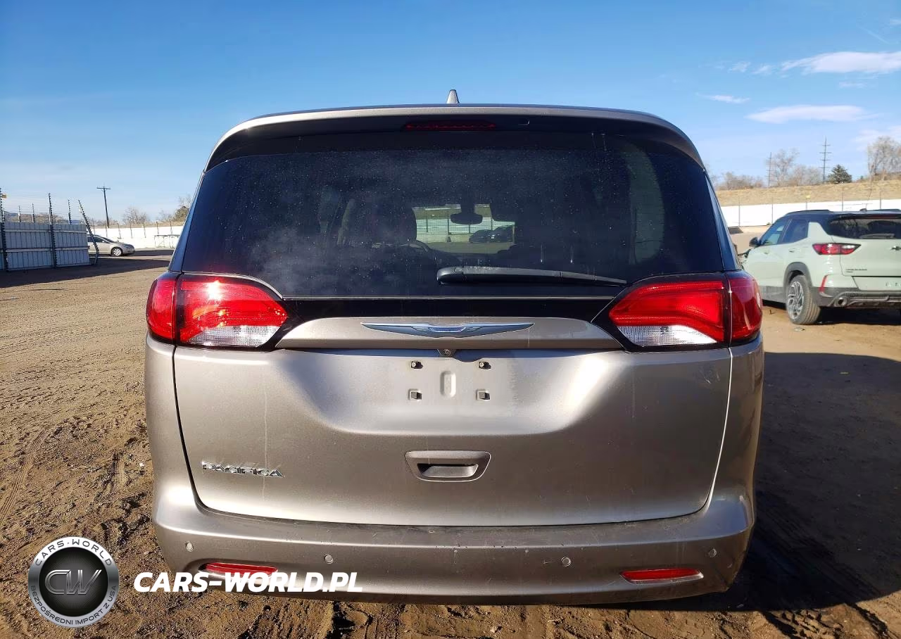 2017 Chrysler Pacifica Touring VIN:2C4RC1DG1HR832749 - 6