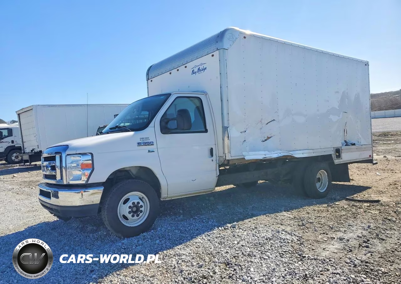 2017 Ford E350 Super Duty Box Truck