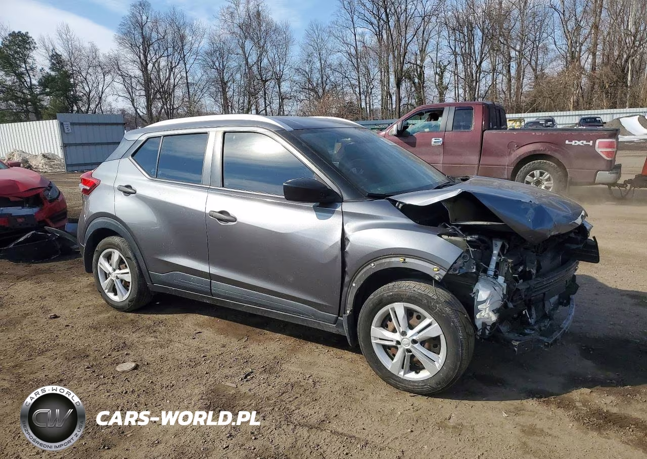 2019 Nissan Kicks S VIN:3N1CP5CU4KL504080 - 4
