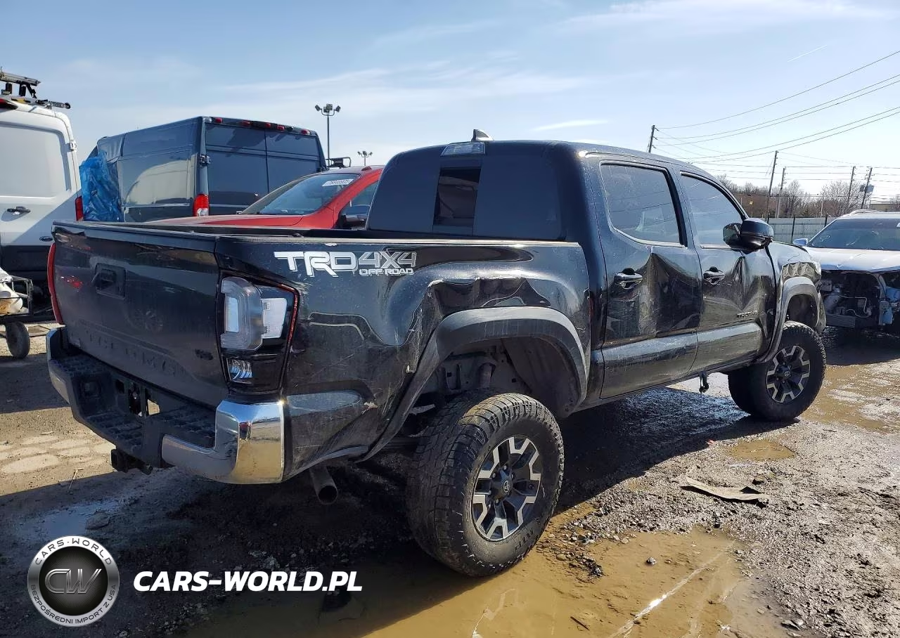 2018 Toyota Tacoma VIN:5TFCZ5AN0JX132839 - 3