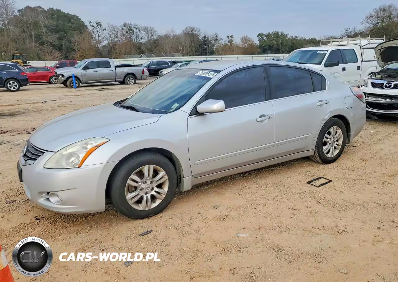 2012 Niss Altima Base