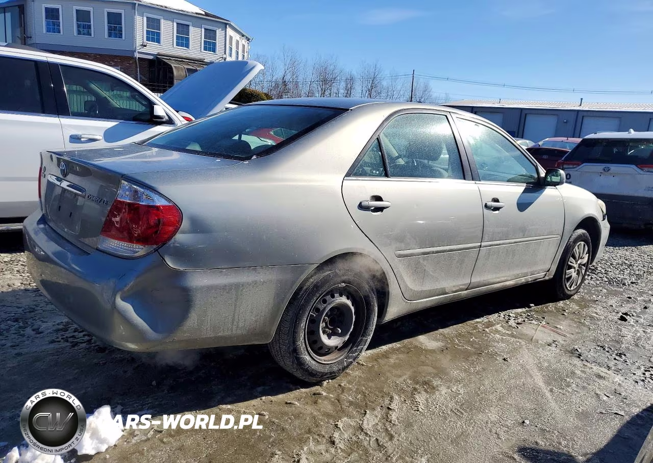 2005 Toyota Camry Le VIN:4T1BE32K15U516924 - 3