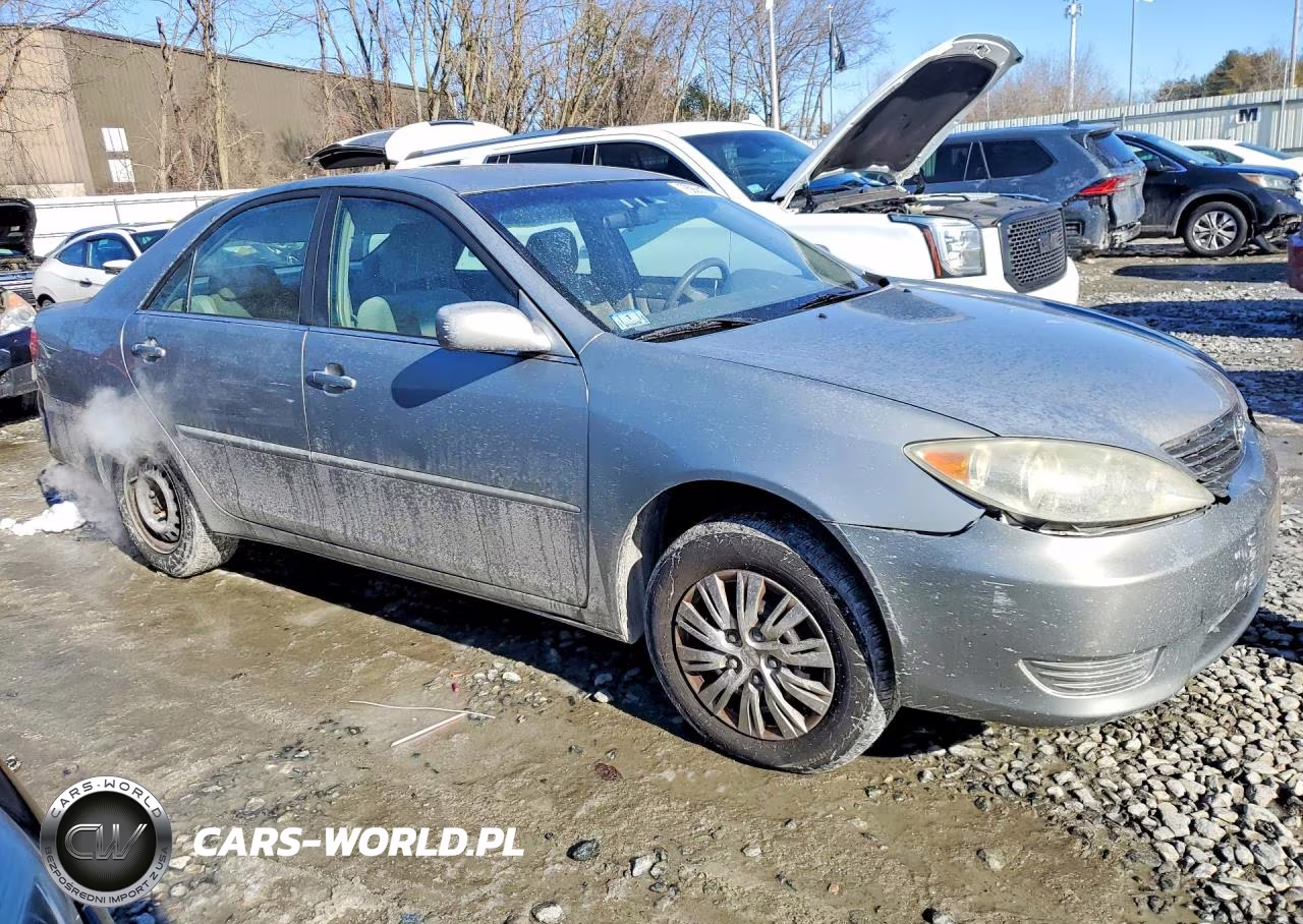 2005 Toyota Camry Le VIN:4T1BE32K15U516924 - 4